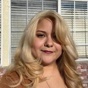 Meet your Posher, Adriana